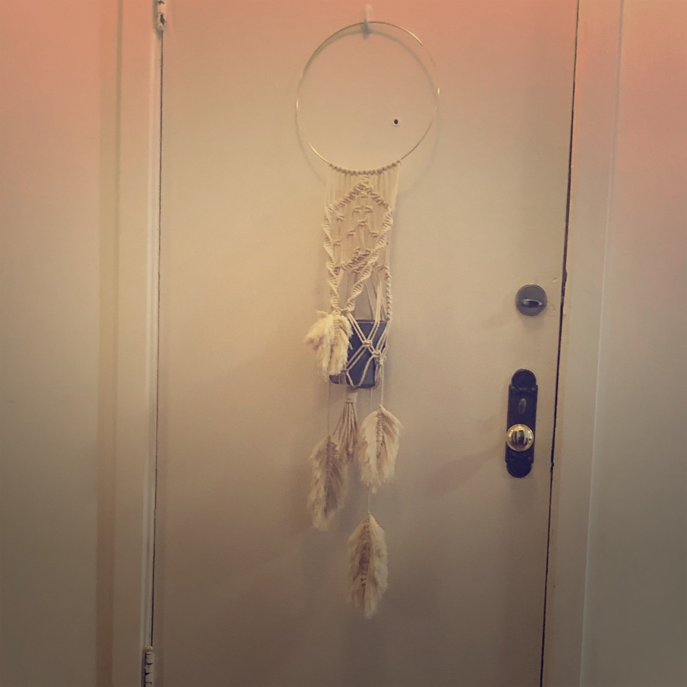 Macrame plant hanger